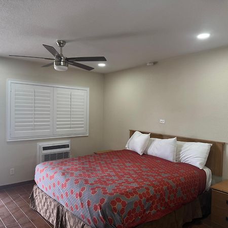 Townhouse Inn And Suites Brawley Esterno foto