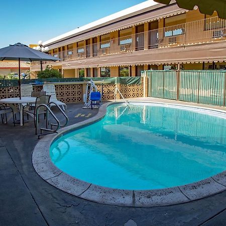 Townhouse Inn And Suites Brawley Esterno foto