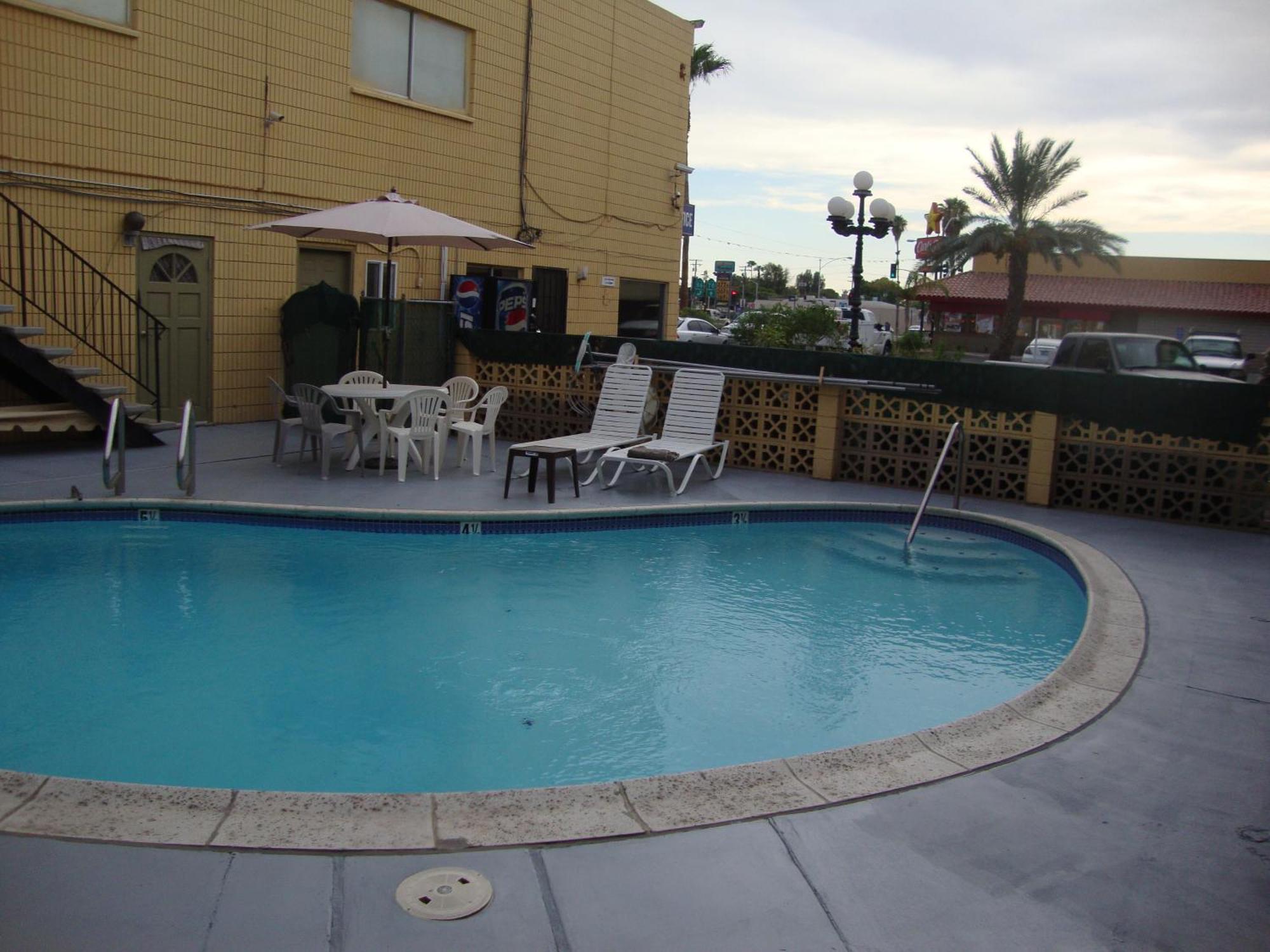 Townhouse Inn And Suites Brawley Esterno foto