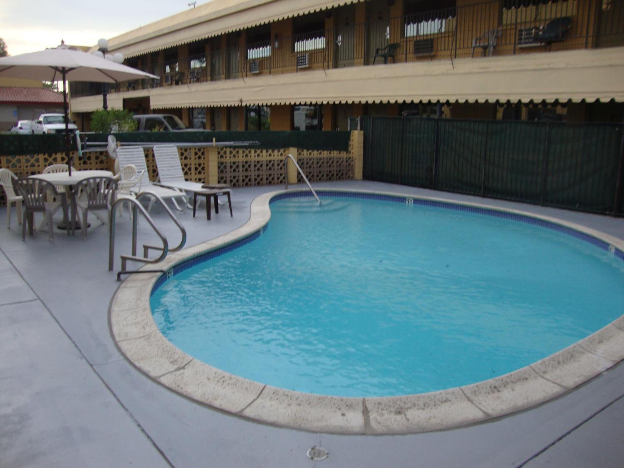 Townhouse Inn And Suites Brawley Esterno foto