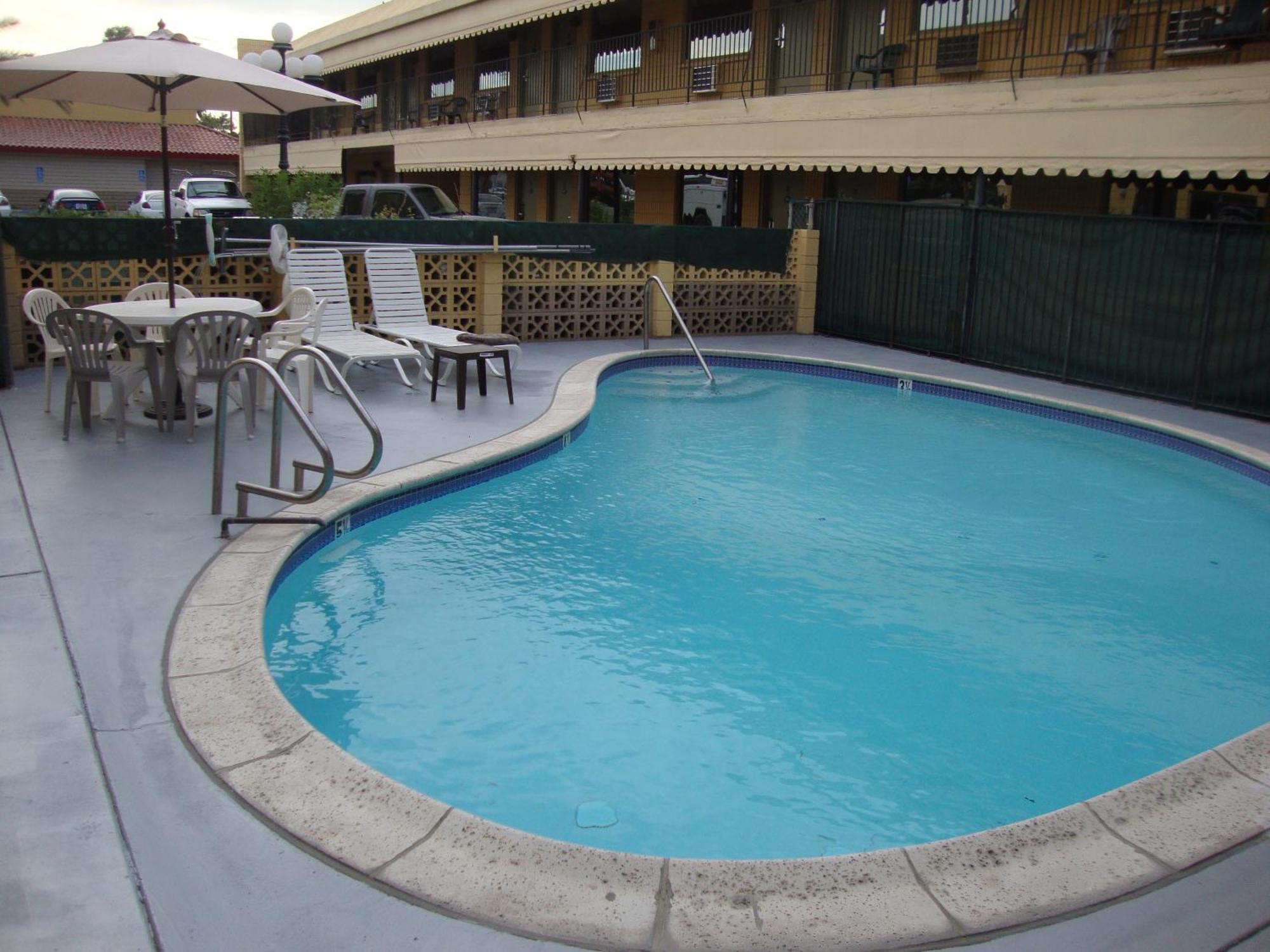 Townhouse Inn And Suites Brawley Esterno foto