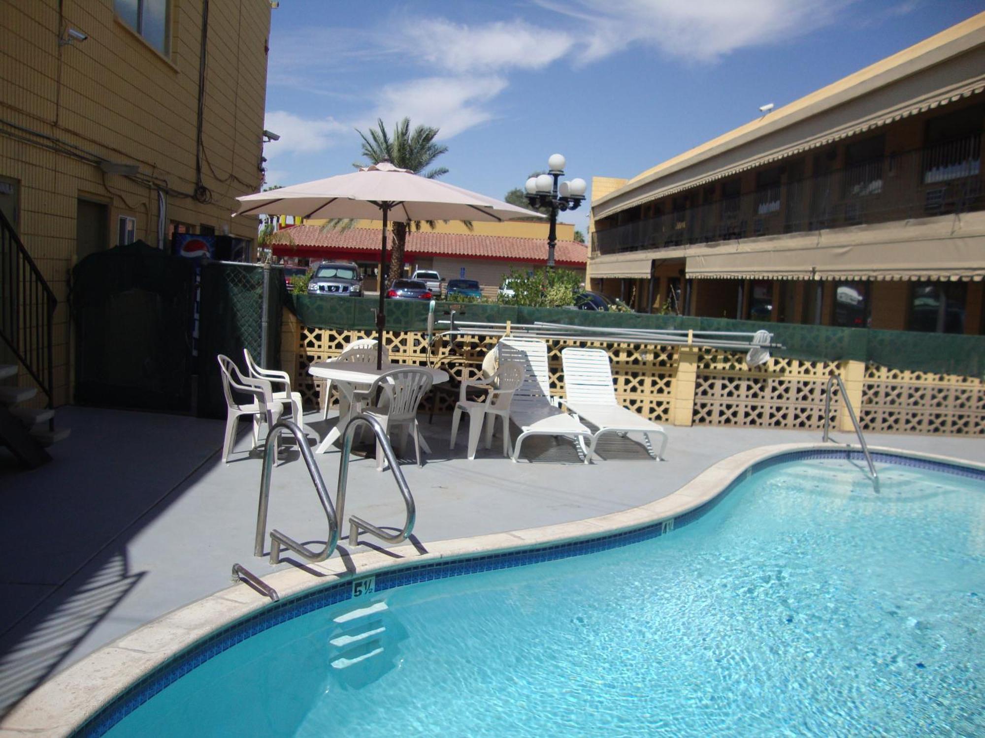 Townhouse Inn And Suites Brawley Esterno foto