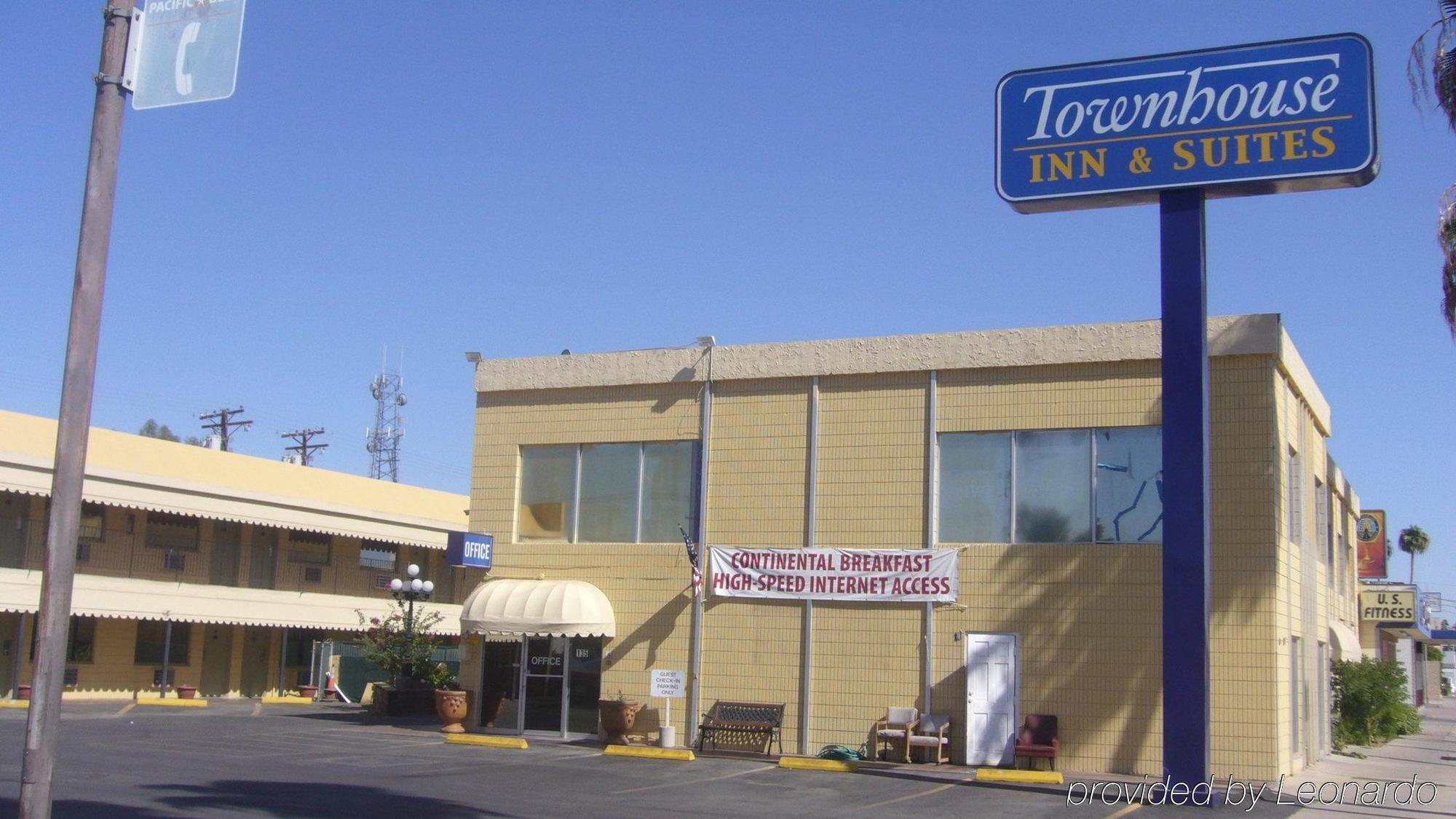 Townhouse Inn And Suites Brawley Esterno foto