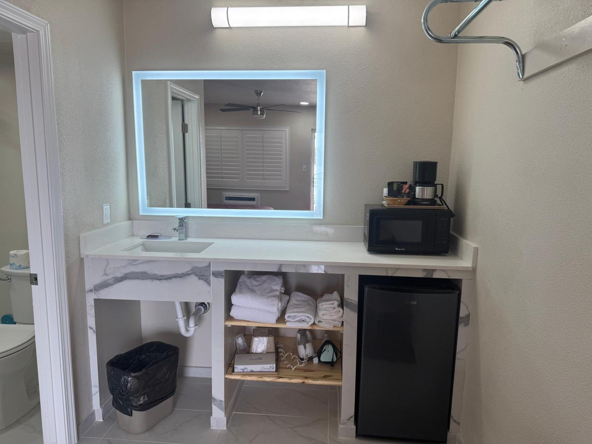 Townhouse Inn And Suites Brawley Esterno foto