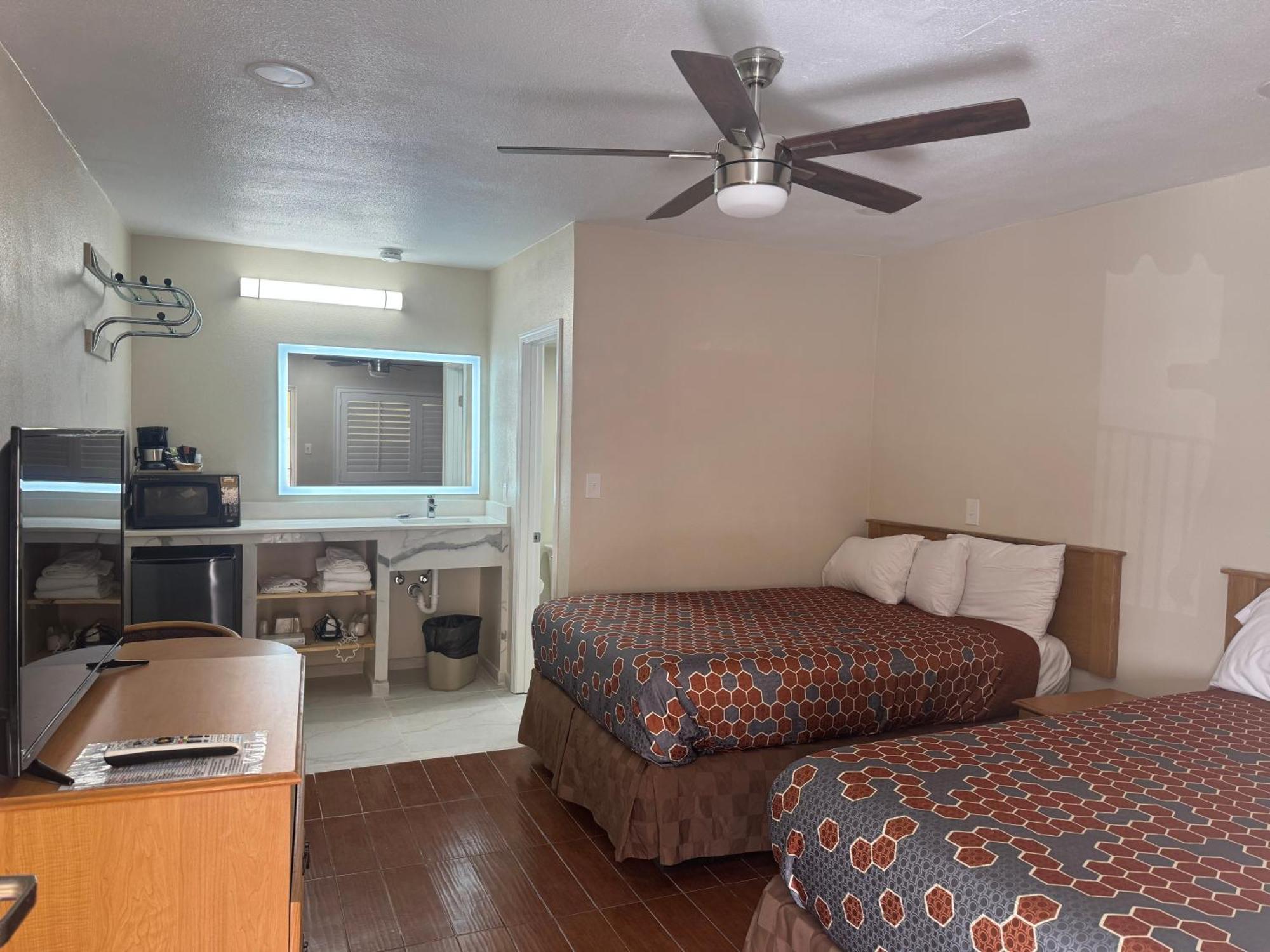 Townhouse Inn And Suites Brawley Esterno foto