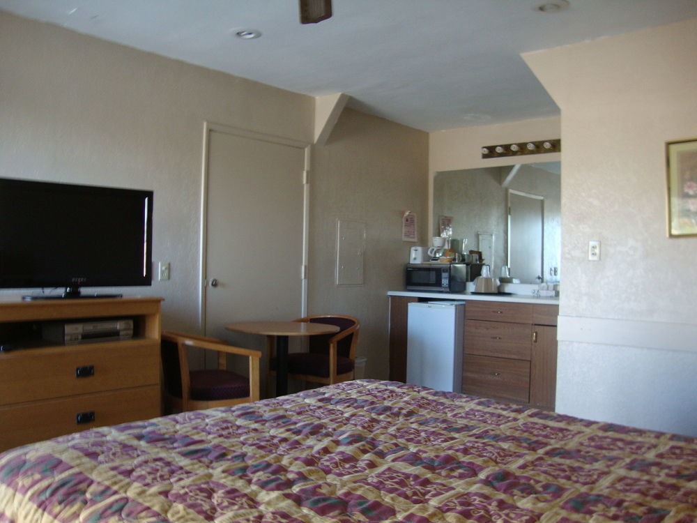 Townhouse Inn And Suites Brawley Esterno foto