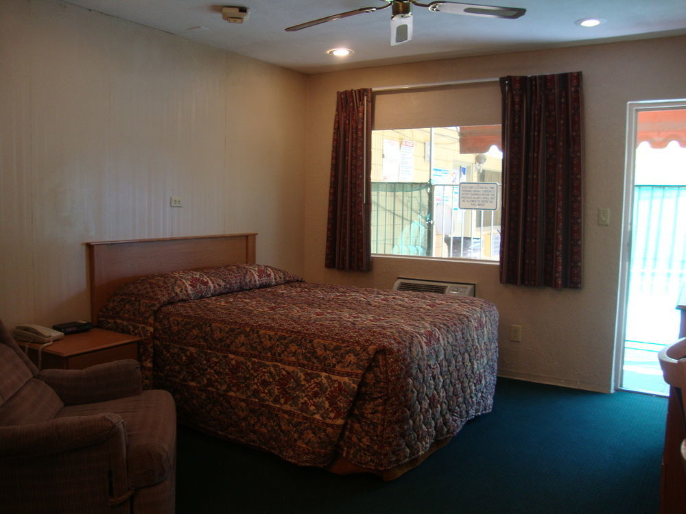 Townhouse Inn And Suites Brawley Esterno foto