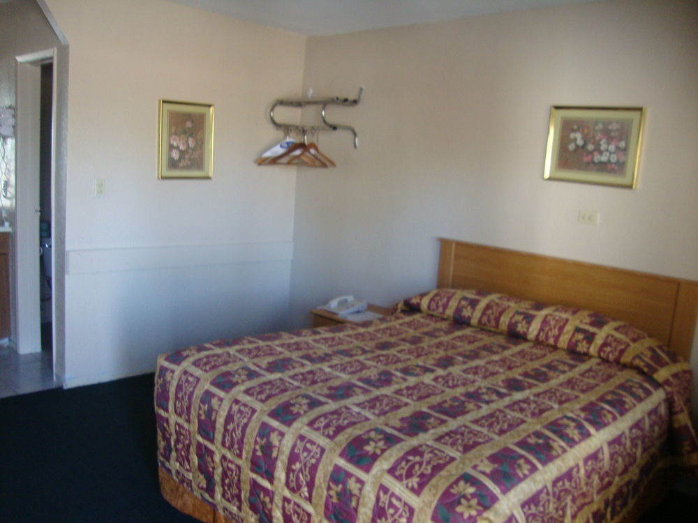 Townhouse Inn And Suites Brawley Esterno foto