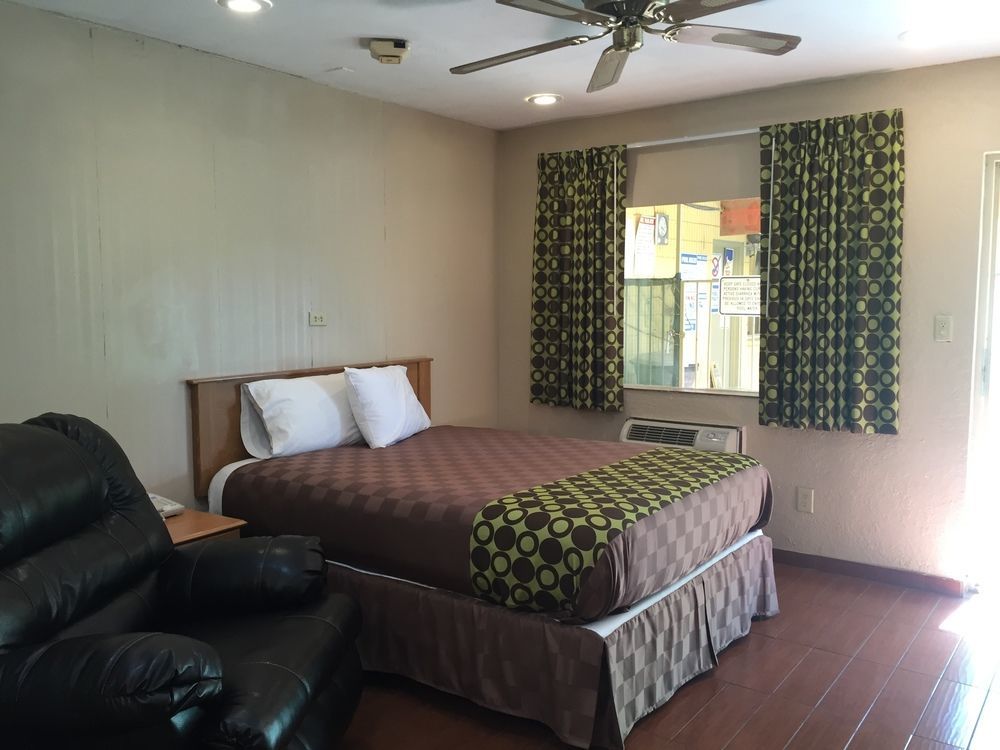 Townhouse Inn And Suites Brawley Esterno foto