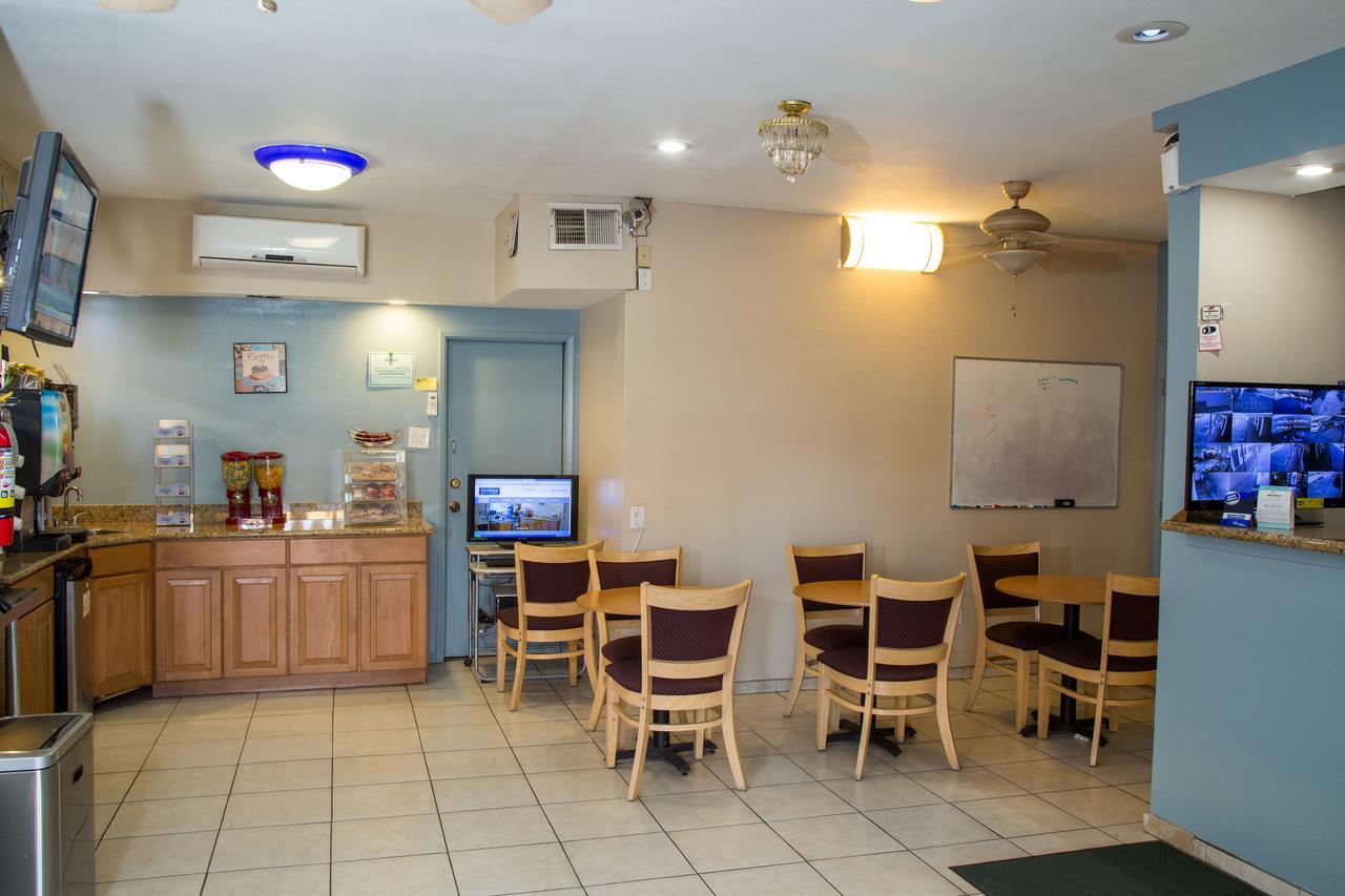 Townhouse Inn And Suites Brawley Esterno foto