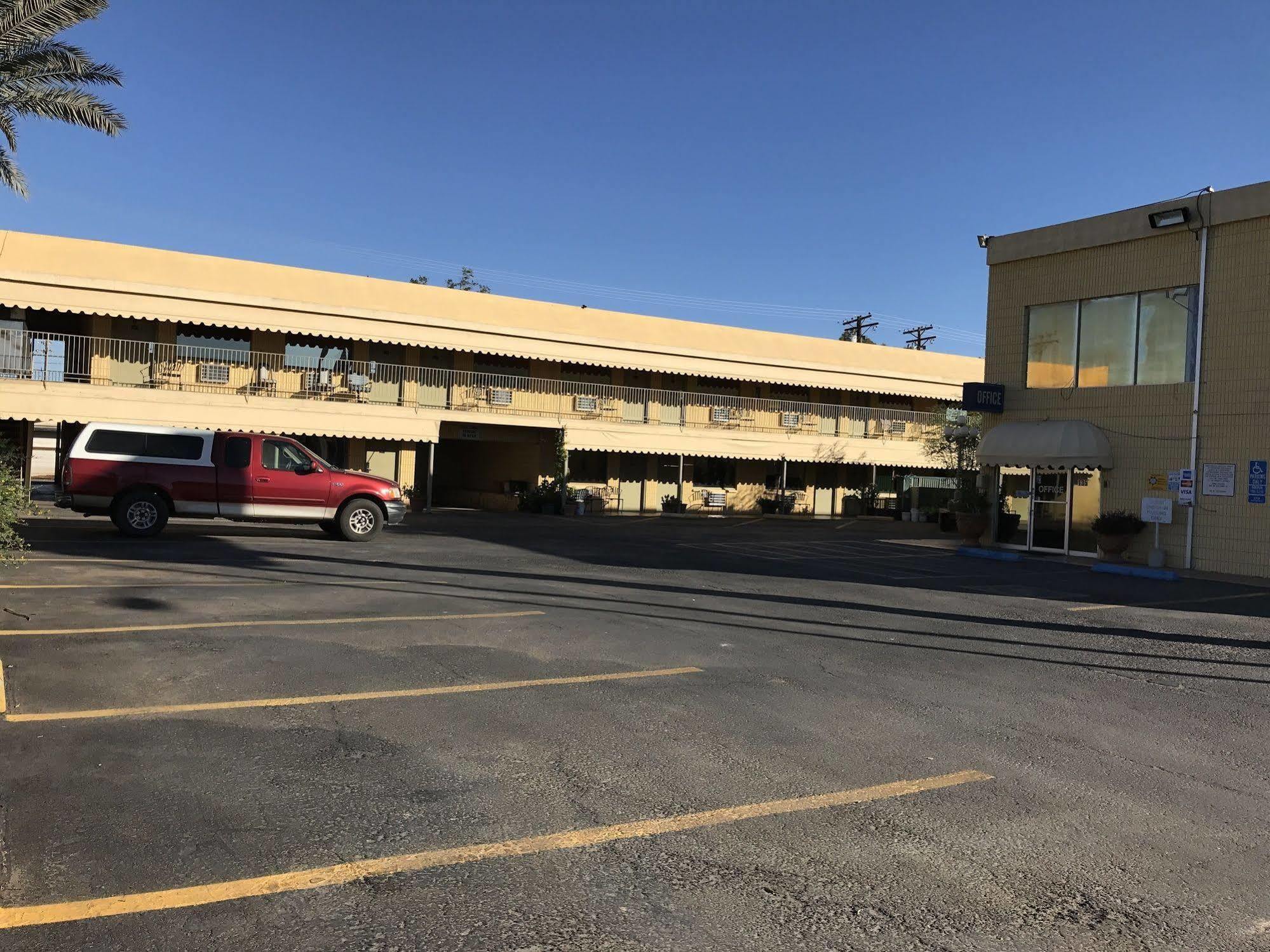 Townhouse Inn And Suites Brawley Esterno foto