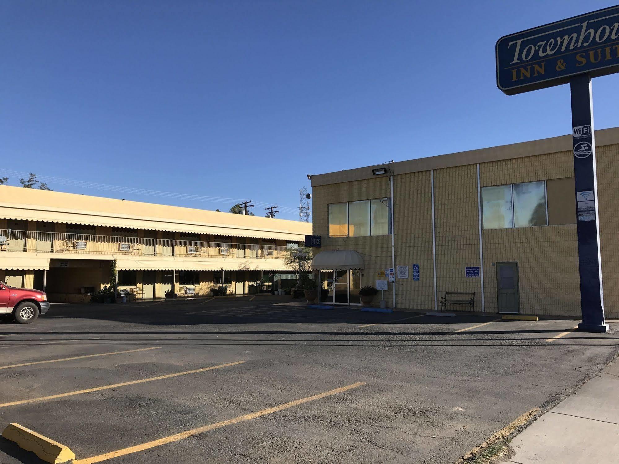Townhouse Inn And Suites Brawley Esterno foto
