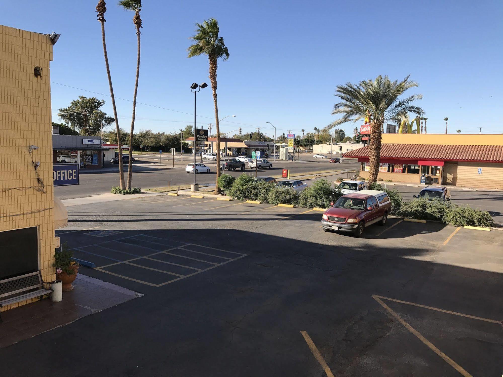 Townhouse Inn And Suites Brawley Esterno foto