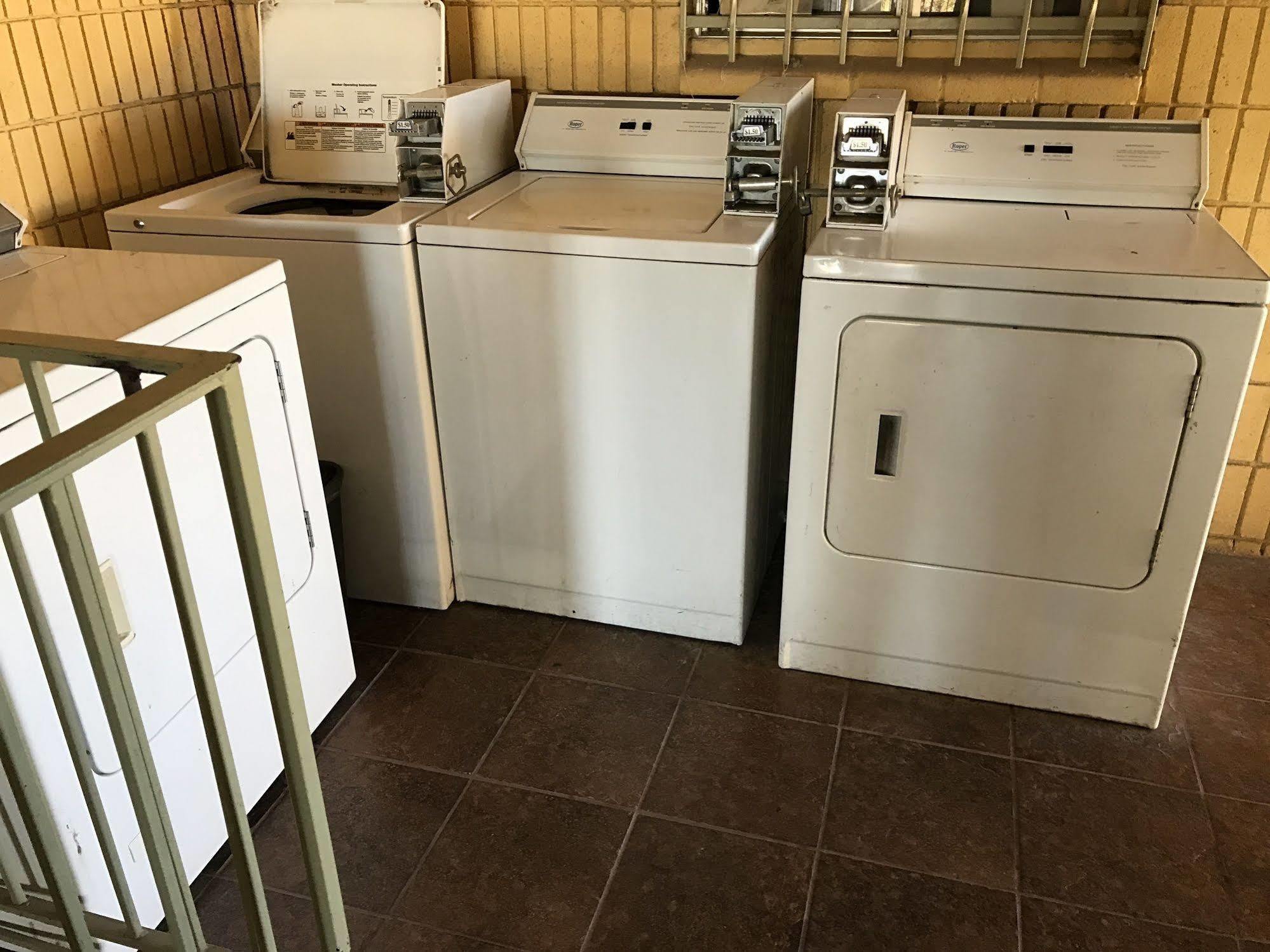 Townhouse Inn And Suites Brawley Esterno foto