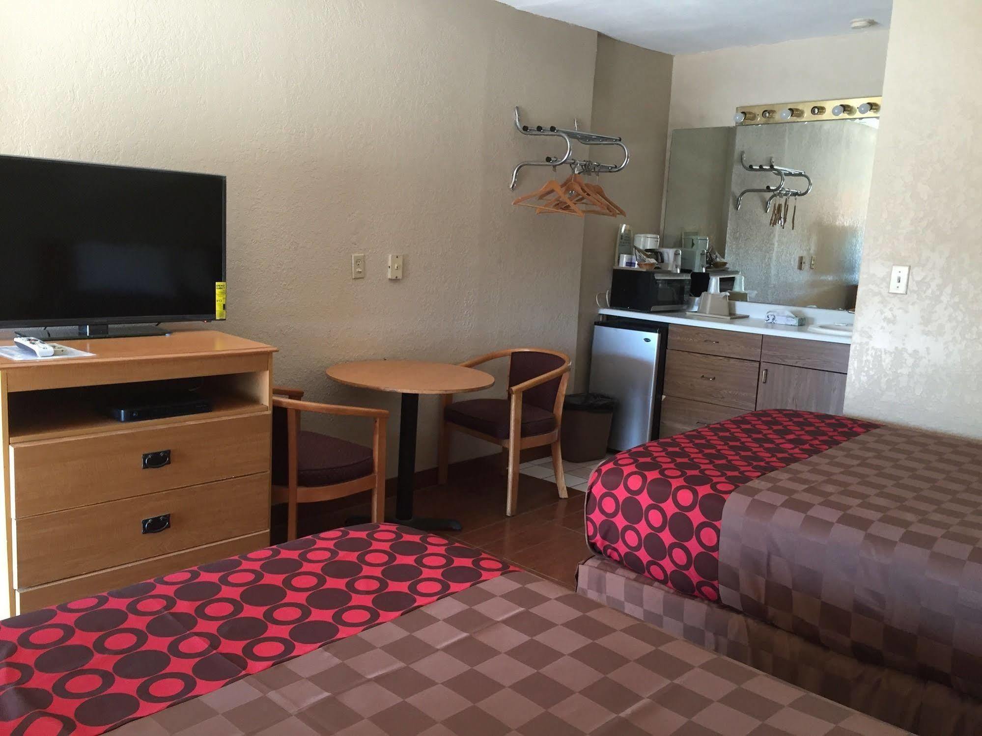 Townhouse Inn And Suites Brawley Esterno foto