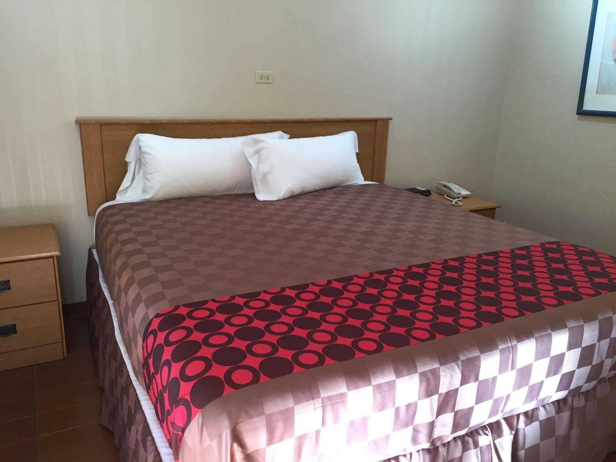 Townhouse Inn And Suites Brawley Esterno foto