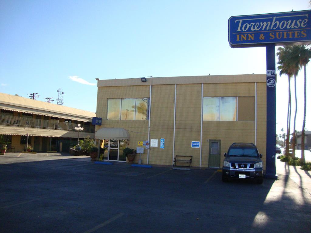 Townhouse Inn And Suites Brawley Esterno foto