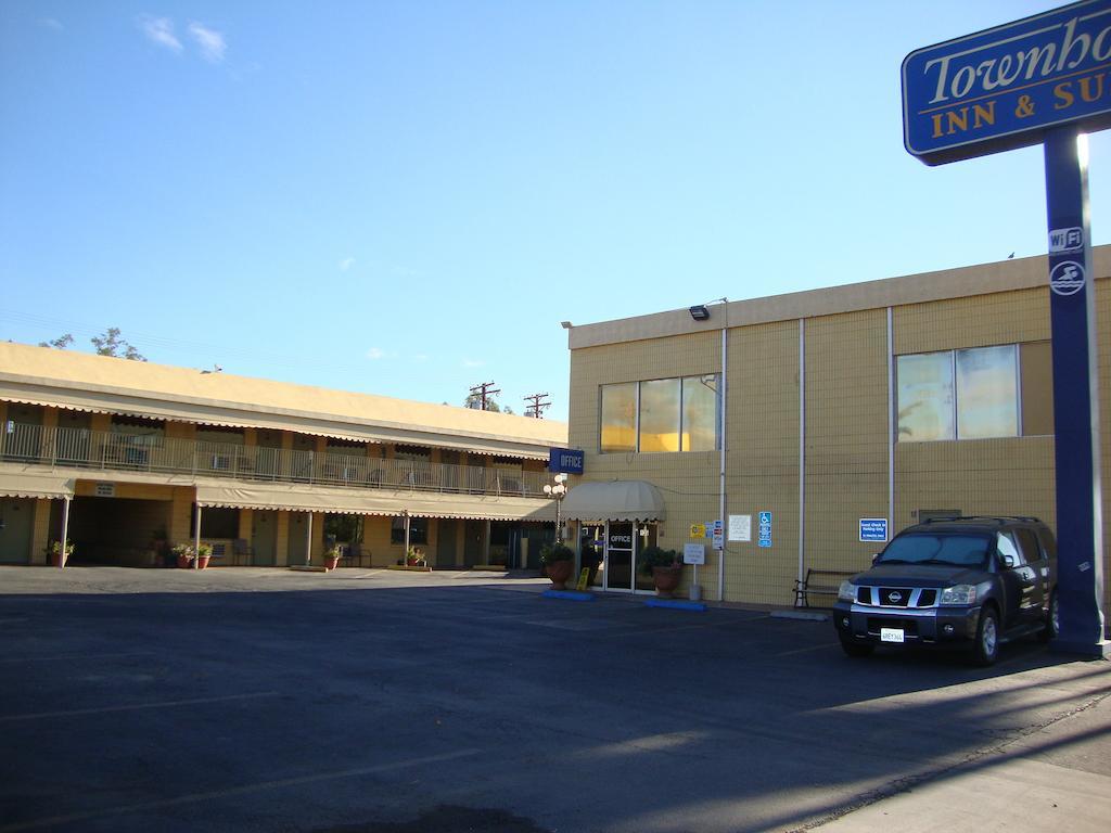Townhouse Inn And Suites Brawley Esterno foto